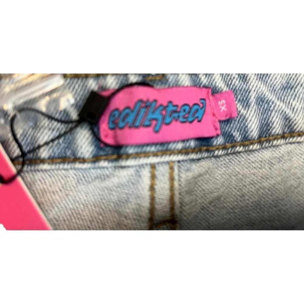 NWT Edikted High Waisted Boyfriend Jeans, Distressed Light Wash, Size XS - Picture 10 of 11